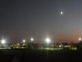 Mond und Flutlicht am TSV-Platz
