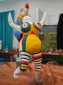 Foto von einer bunten Kunstfigur